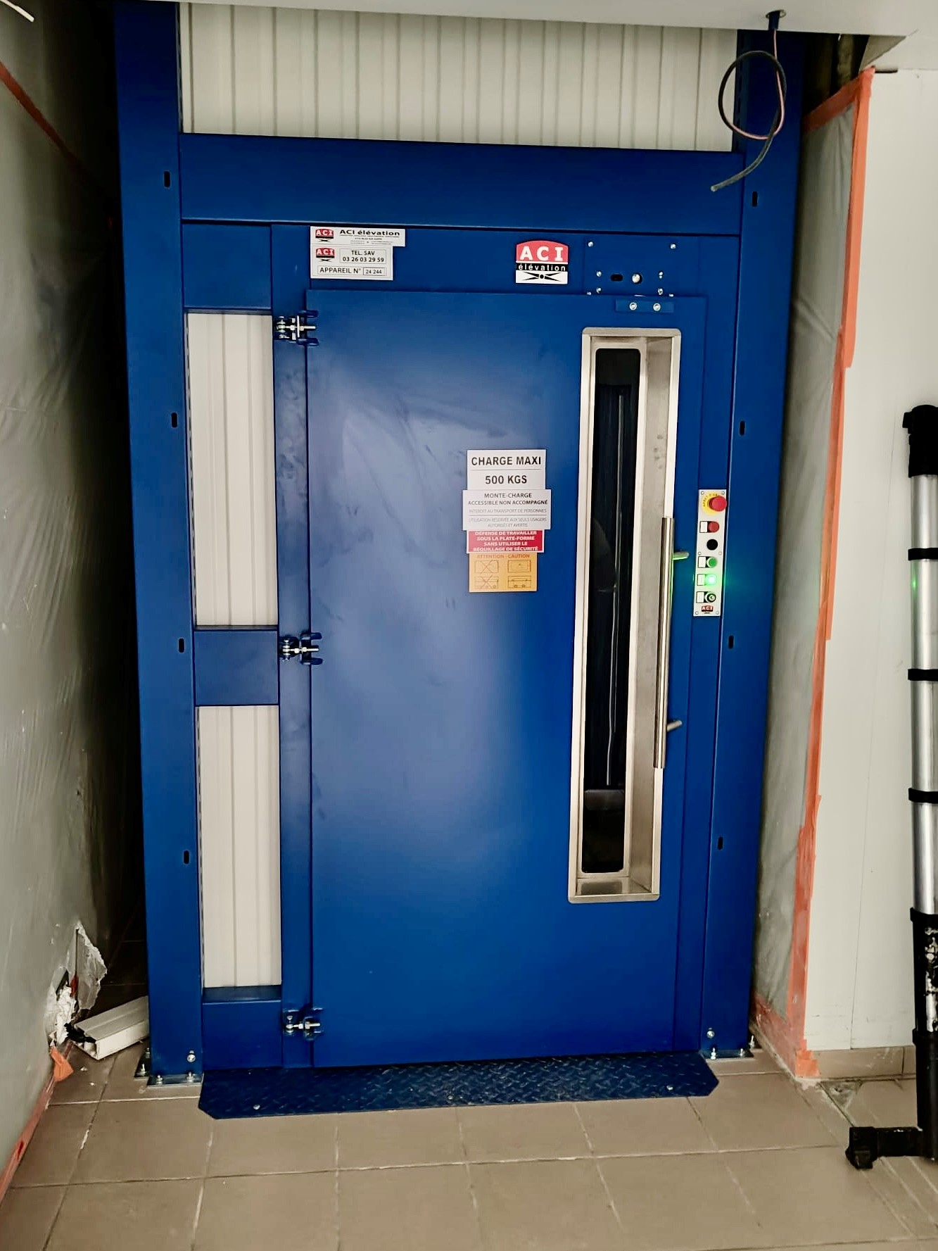 Nouvelle conception et nouveau design des portes de monte-charges 